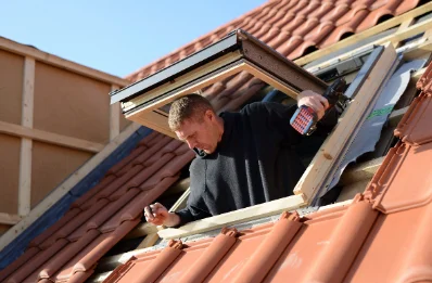 Pose de fenêtres de toit Velux à Trévillach